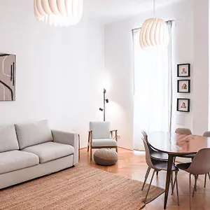 Heymi Zentagasse Apartament